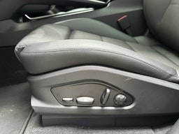 vihreä Porsche Macan 2025 kuva 6.