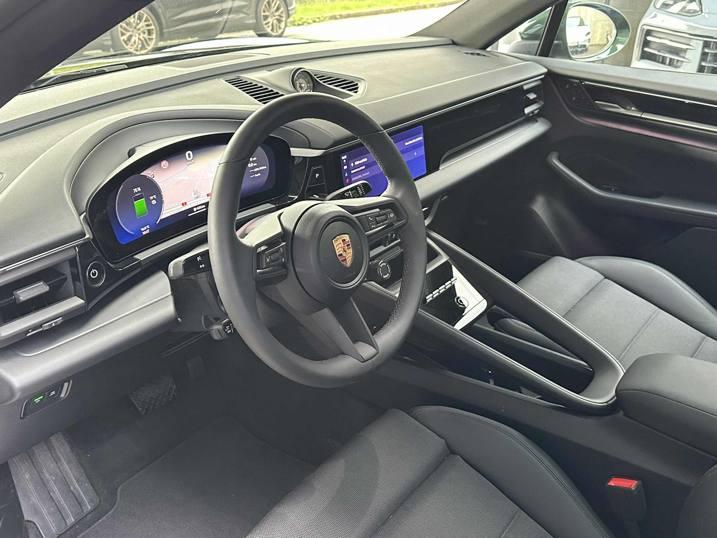 vihreä Porsche Macan 2025 kuva 7.