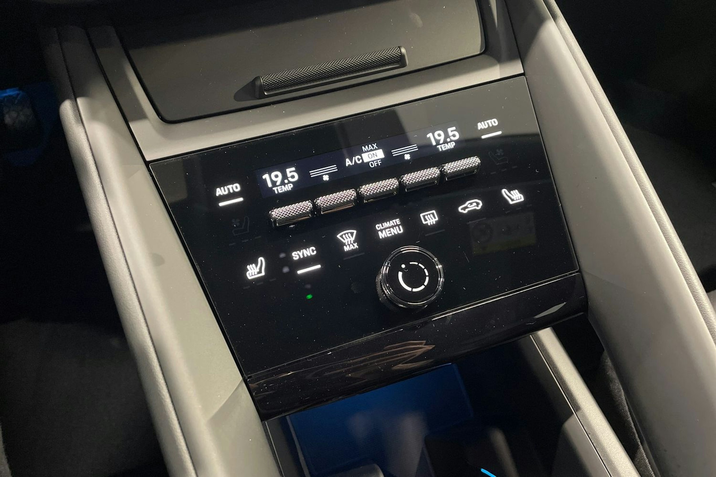 musta Porsche Macan 2025 kuva 16.