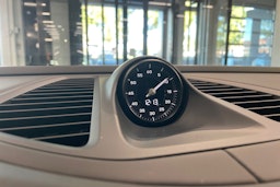 musta Porsche Macan 2025 kuva 18.