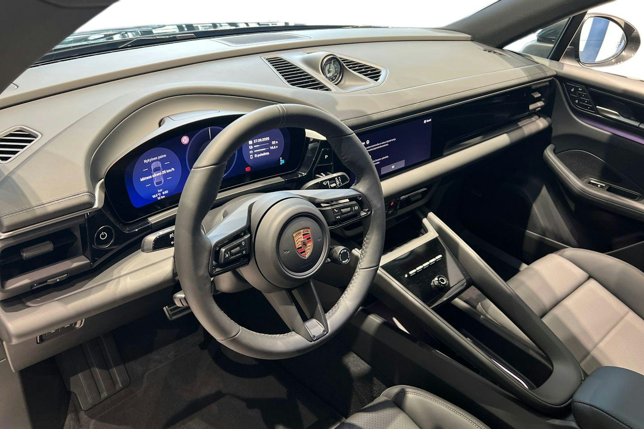 harmaa Porsche Macan 2025 kuva 6.