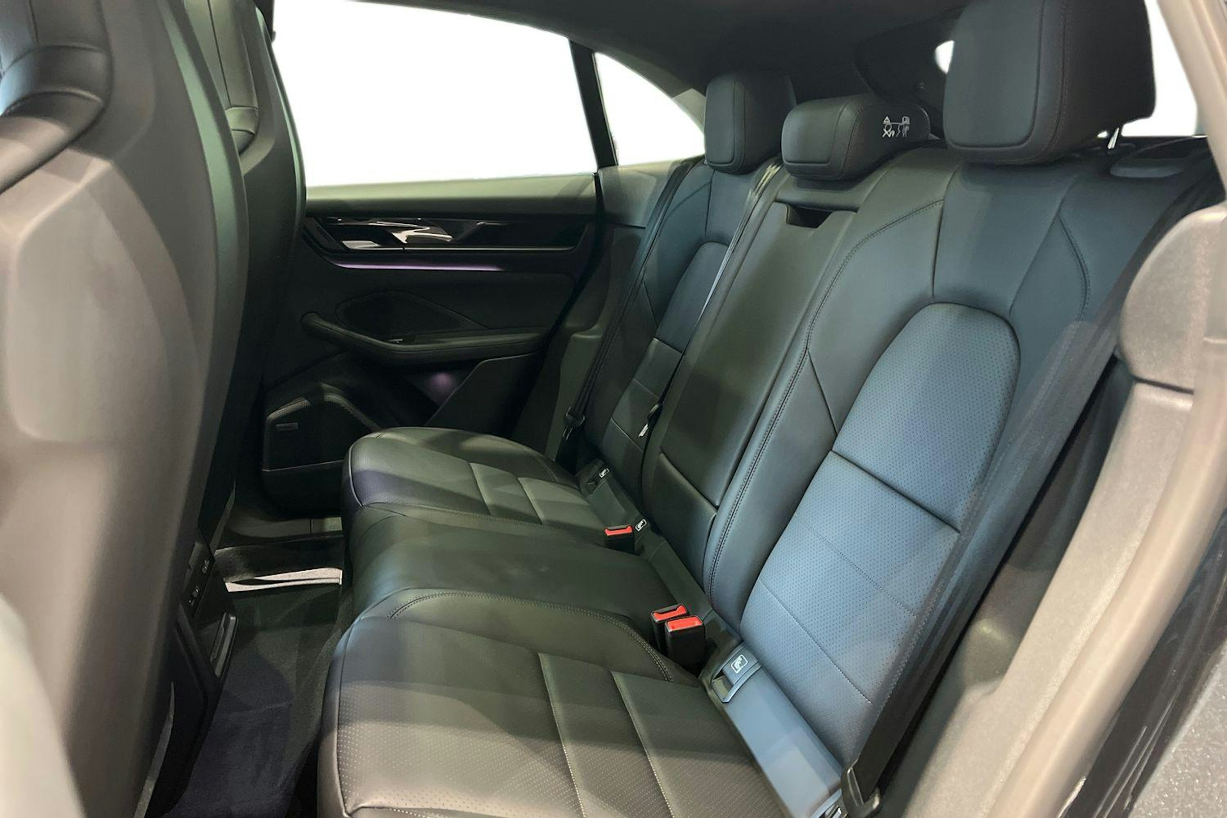 harmaa Porsche Macan 2025 kuva 7.