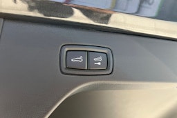 harmaa Porsche Macan 2025 kuva 10.