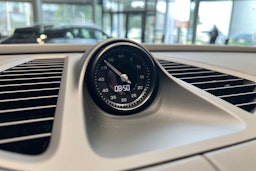 harmaa Porsche Macan 2025 kuva 13.