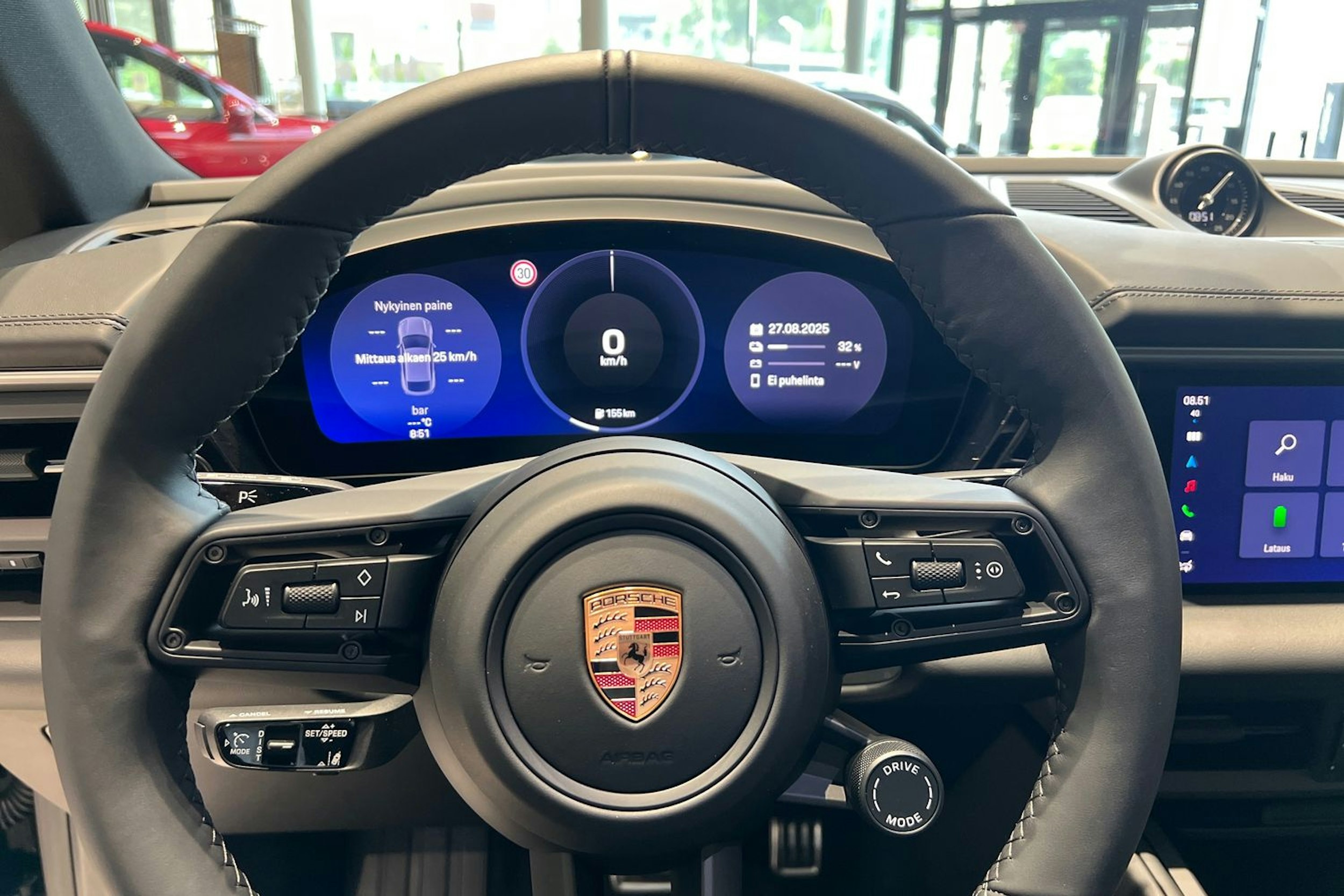 harmaa Porsche Macan 2025 kuva 15.