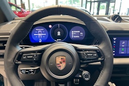 harmaa Porsche Macan 2025 kuva 15.
