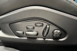 harmaa Porsche Macan 2025 kuva 16.