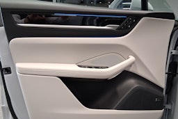 harmaa Porsche Macan 2025 kuva 11.