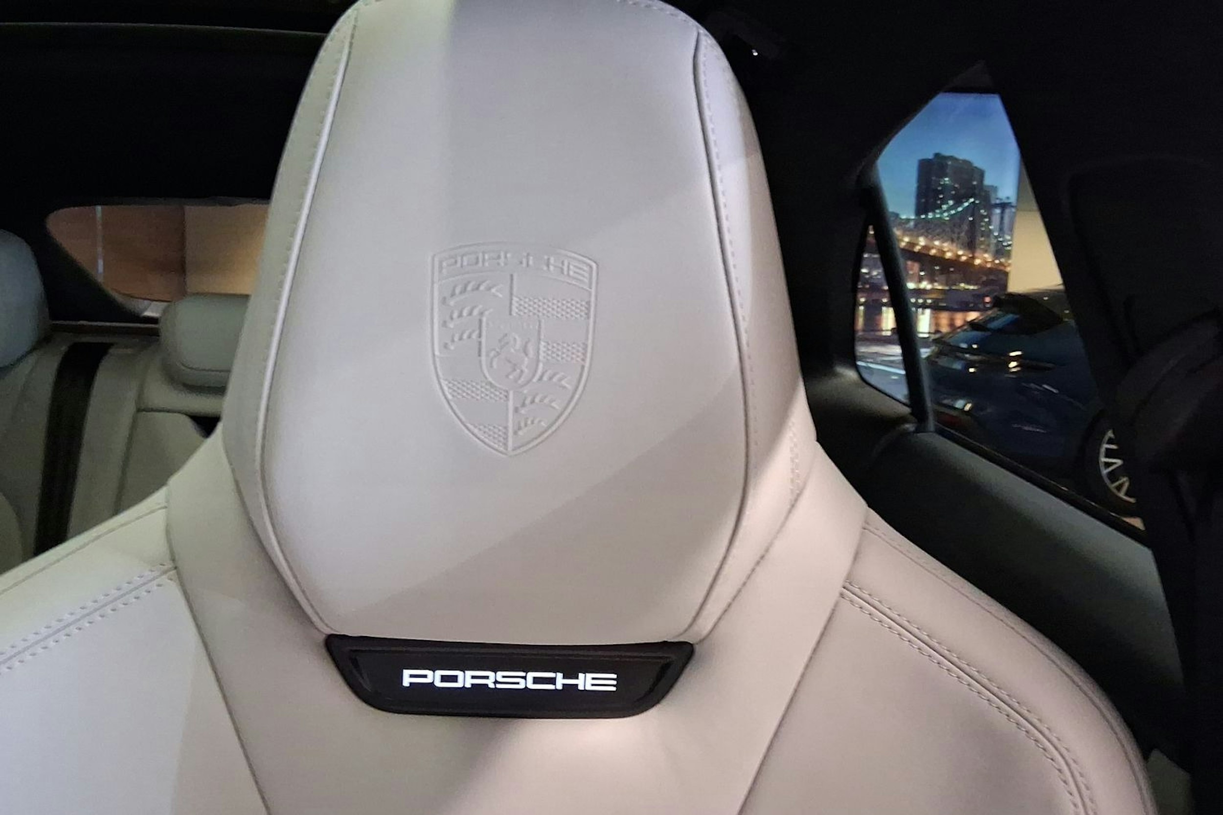 harmaa Porsche Macan 2025 kuva 13.