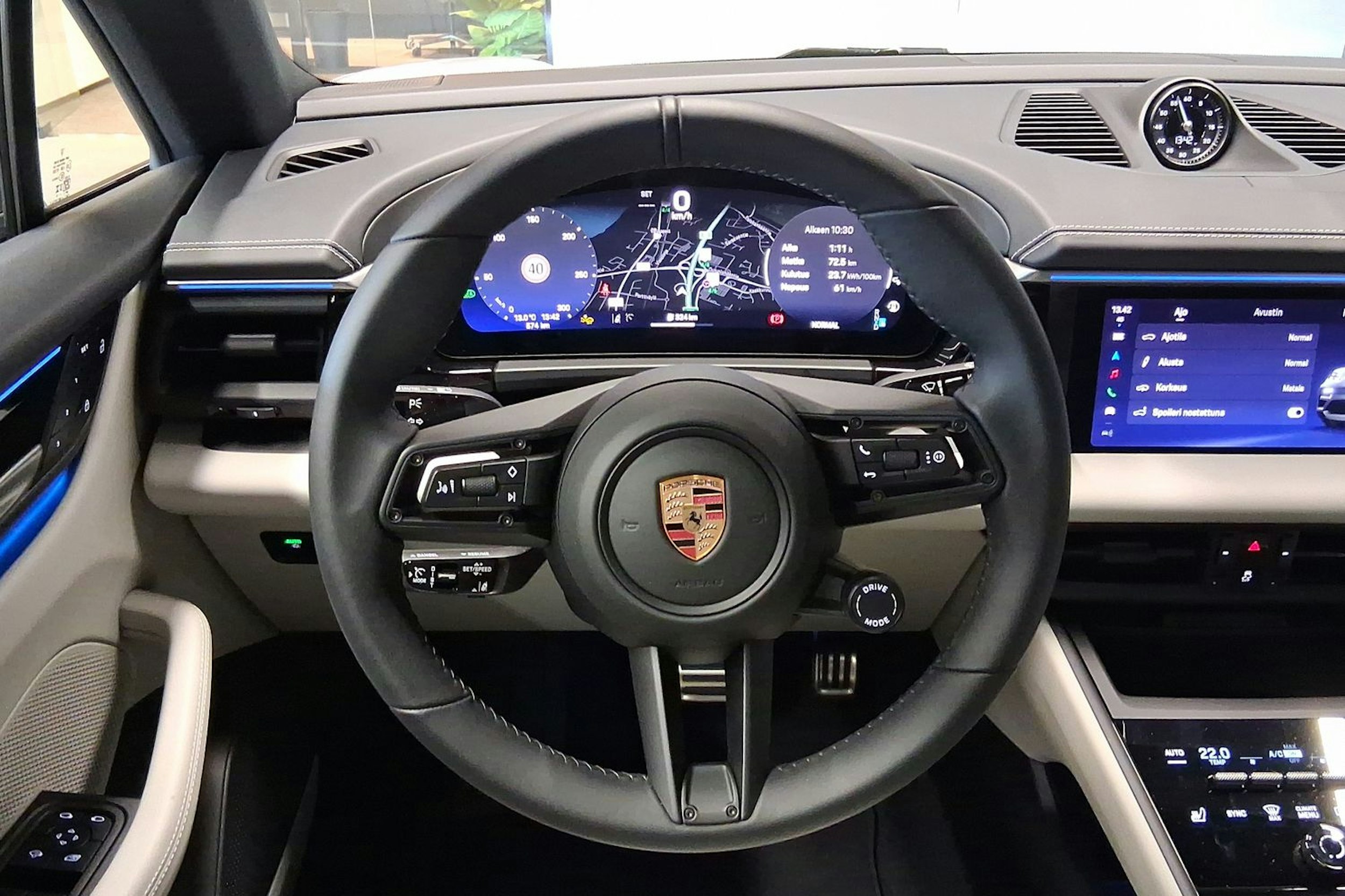 harmaa Porsche Macan 2025 kuva 14.