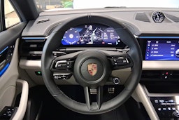 harmaa Porsche Macan 2025 kuva 14.
