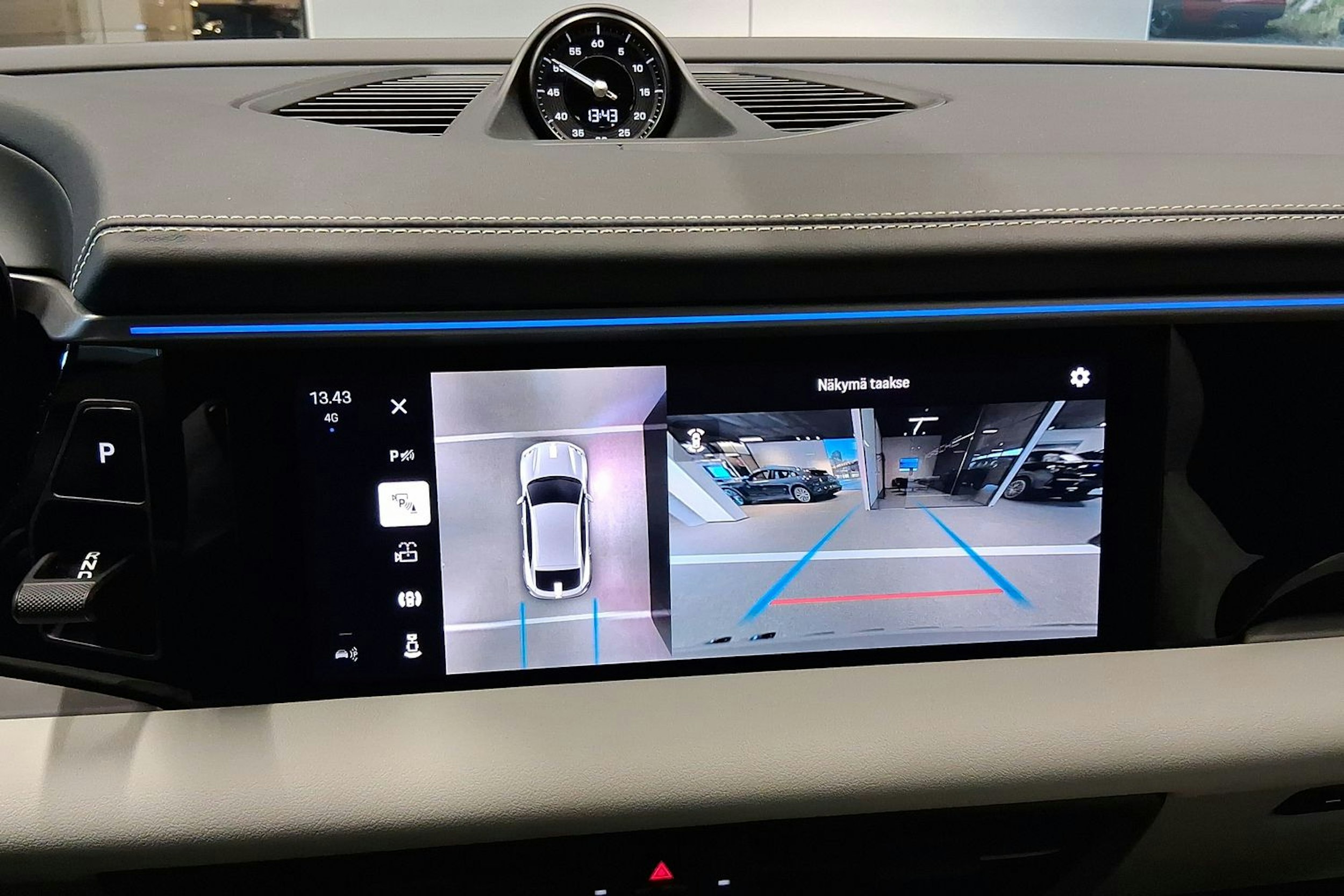 harmaa Porsche Macan 2025 kuva 15.