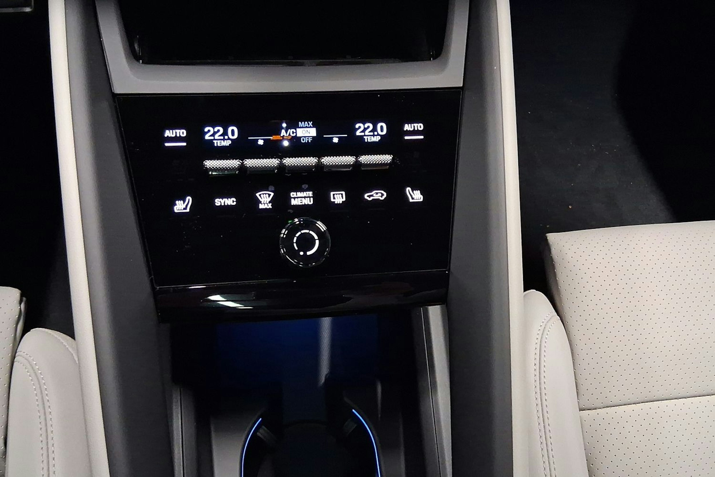 harmaa Porsche Macan 2025 kuva 16.