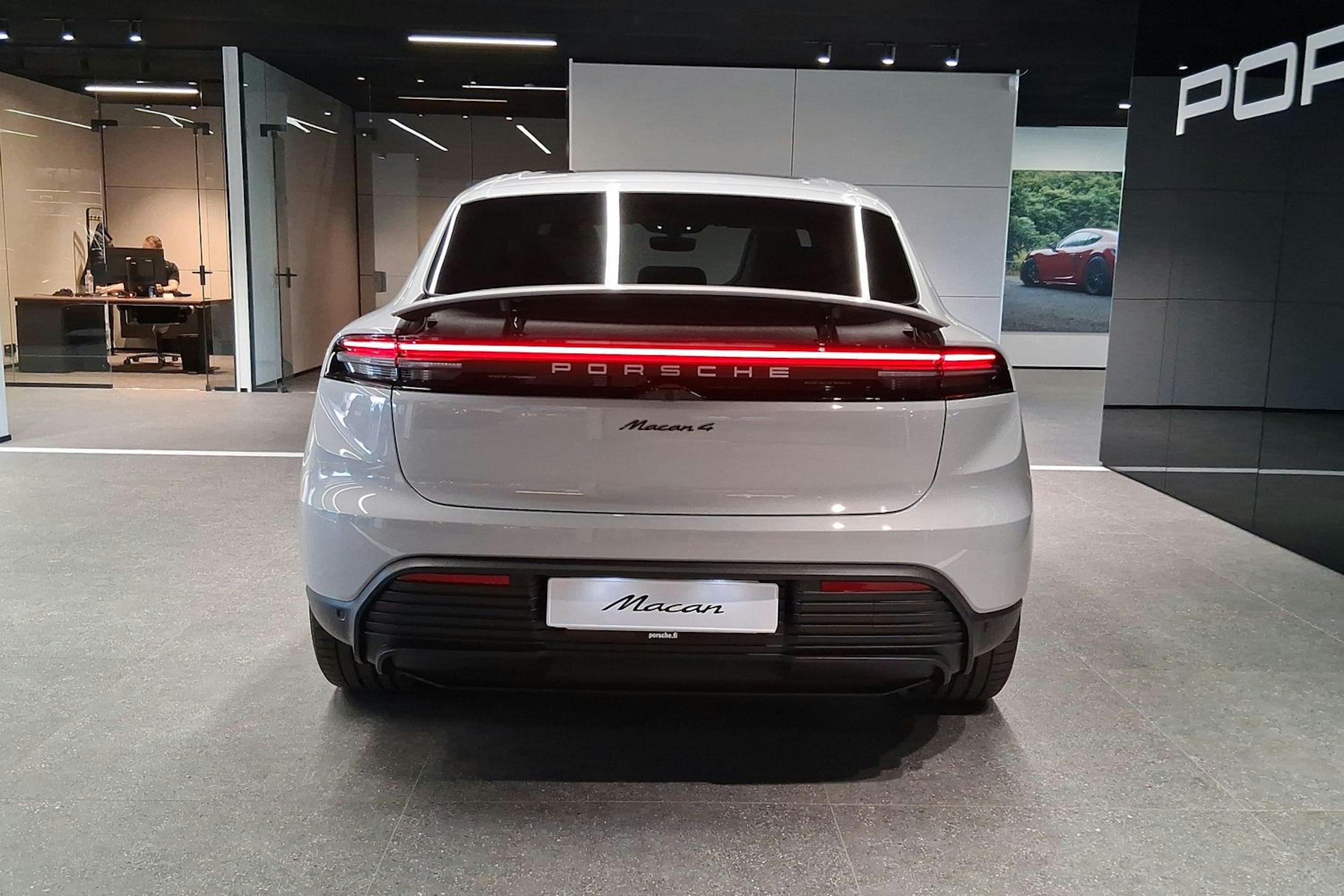 harmaa Porsche Macan 2025 kuva 18.