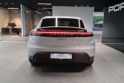 harmaa Porsche Macan 2025 kuva 18.