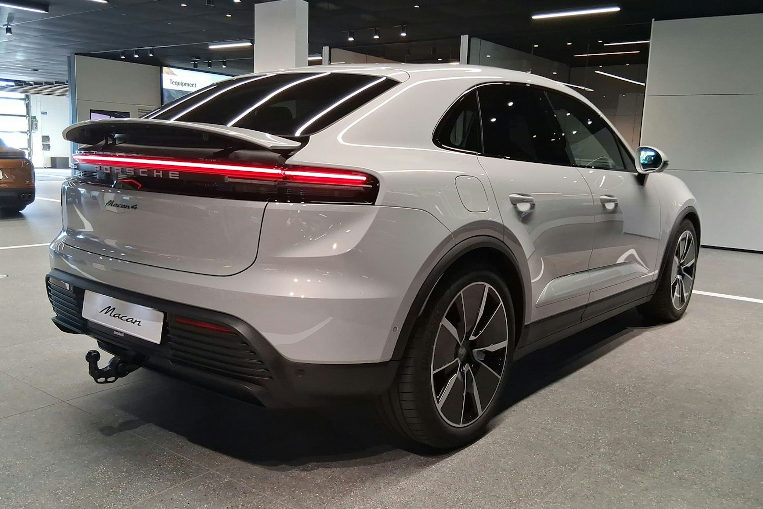 harmaa Porsche Macan 2025 kuva 19.