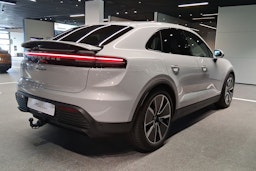 harmaa Porsche Macan 2025 kuva 19.