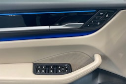 harmaa Porsche Macan 2025 kuva 11.