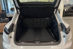 harmaa Porsche Macan 2025 kuva 13.