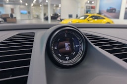 harmaa Porsche Macan 2025 kuva 18.