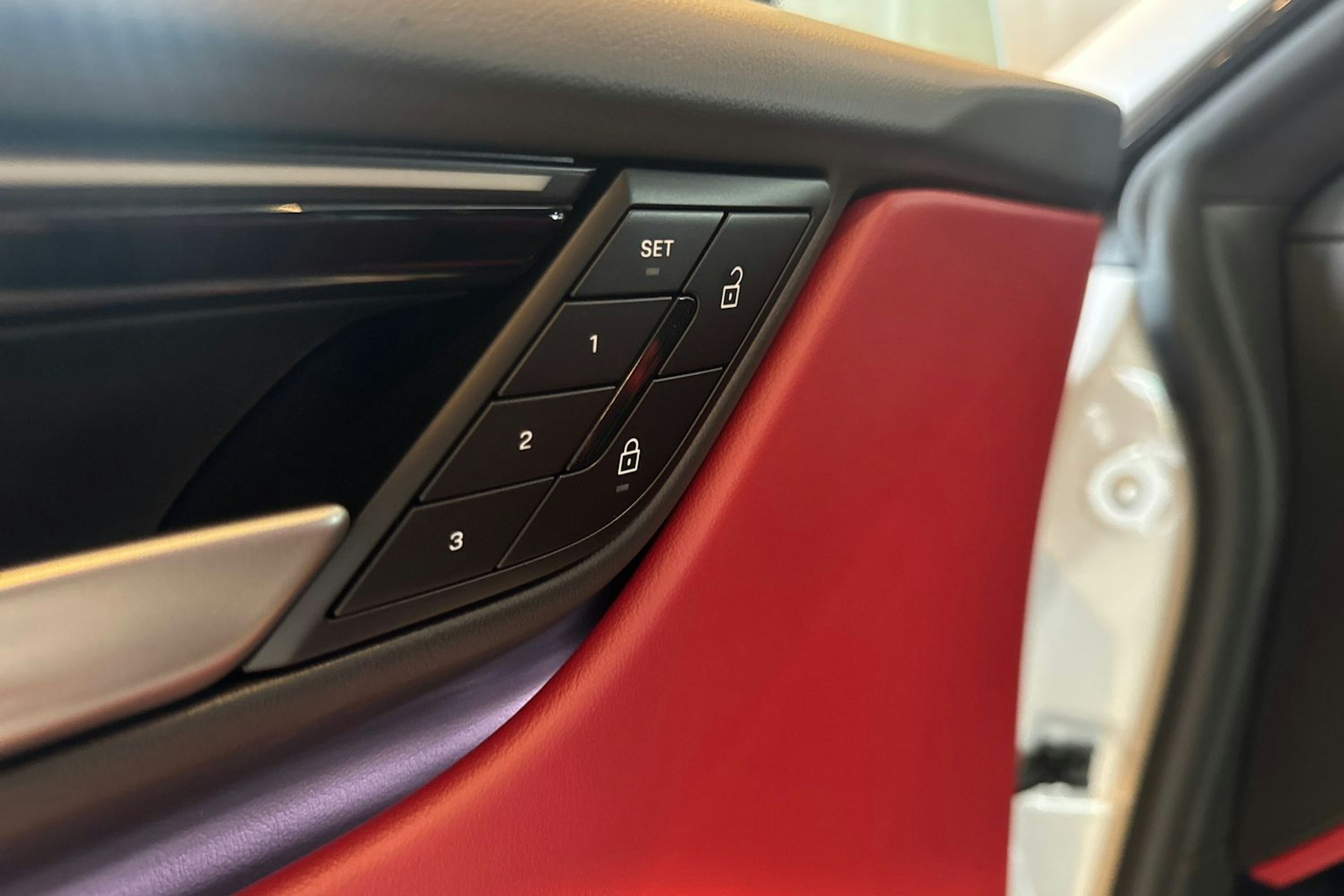 harmaa Porsche Macan 2025 kuva 10.