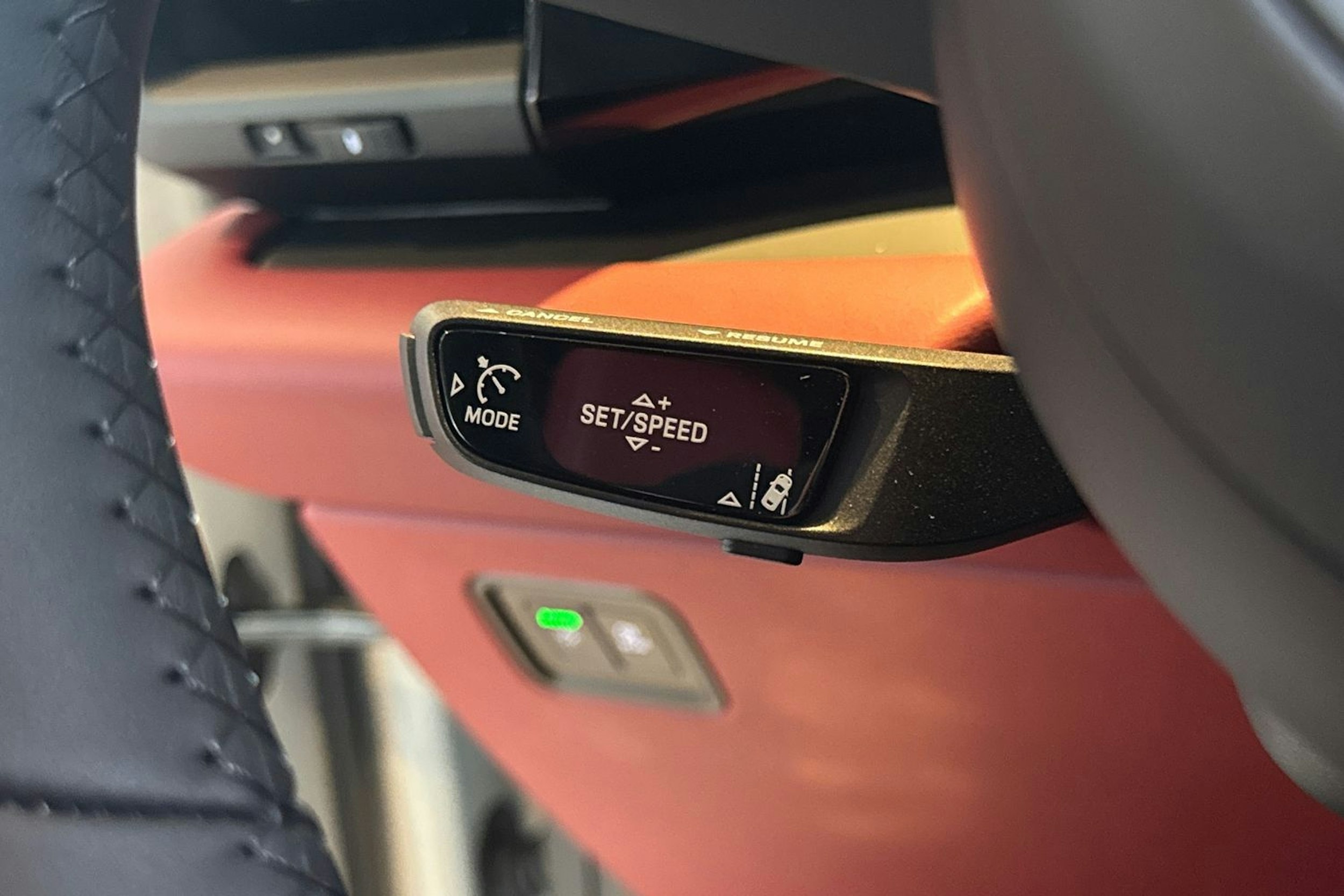 harmaa Porsche Macan 2025 kuva 13.