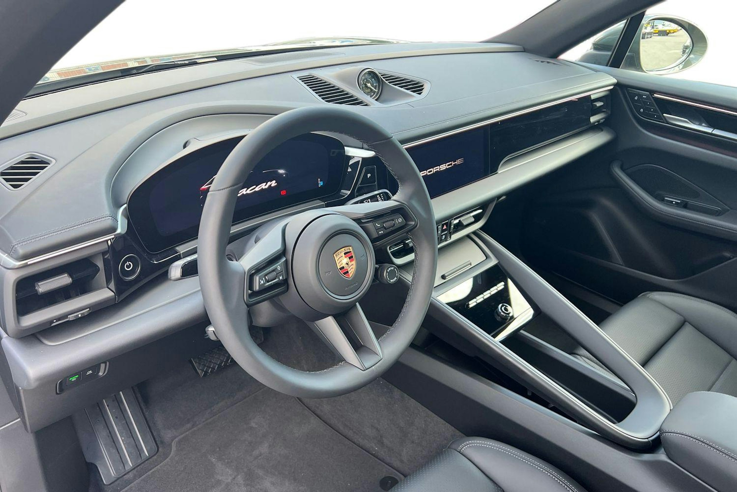 vihreä Porsche Macan 2025 kuva 6.
