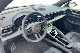 vihreä Porsche Macan 2025 kuva 6.