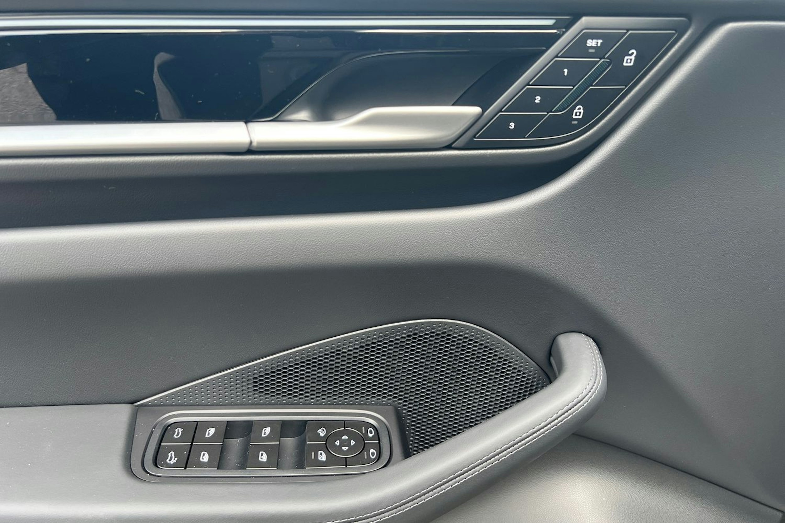 vihreä Porsche Macan 2025 kuva 11.