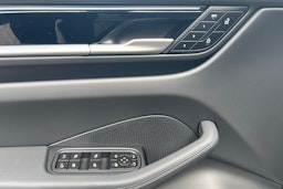 vihreä Porsche Macan 2025 kuva 11.