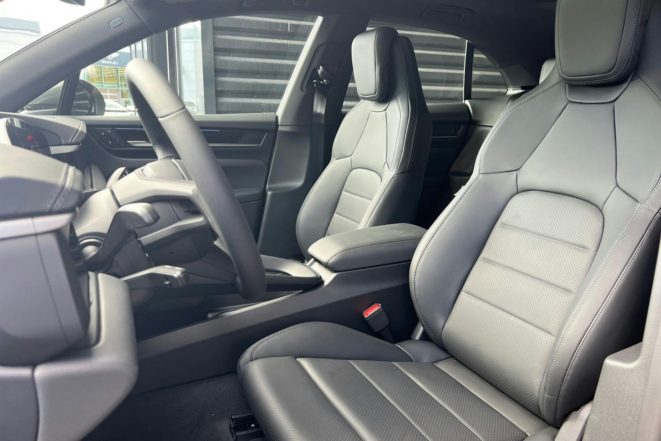 vihreä Porsche Macan 2025 kuva 20.
