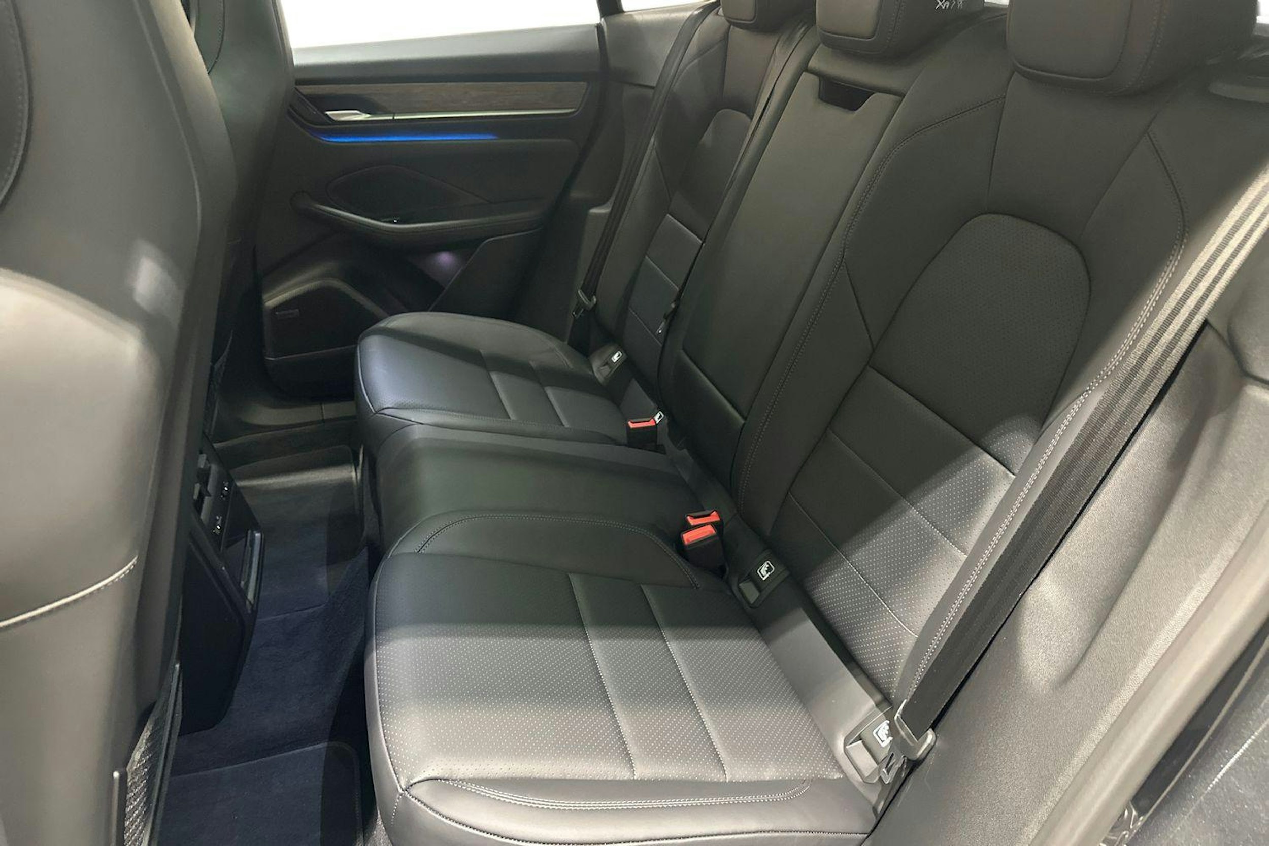 harmaa Porsche Macan 2025 kuva 8.