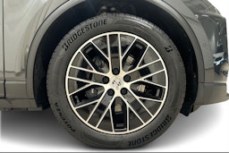 harmaa Porsche Macan 2025 kuva 9.