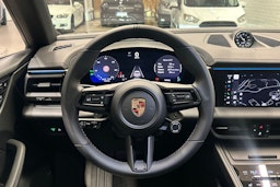 harmaa Porsche Macan 2025 kuva 10.