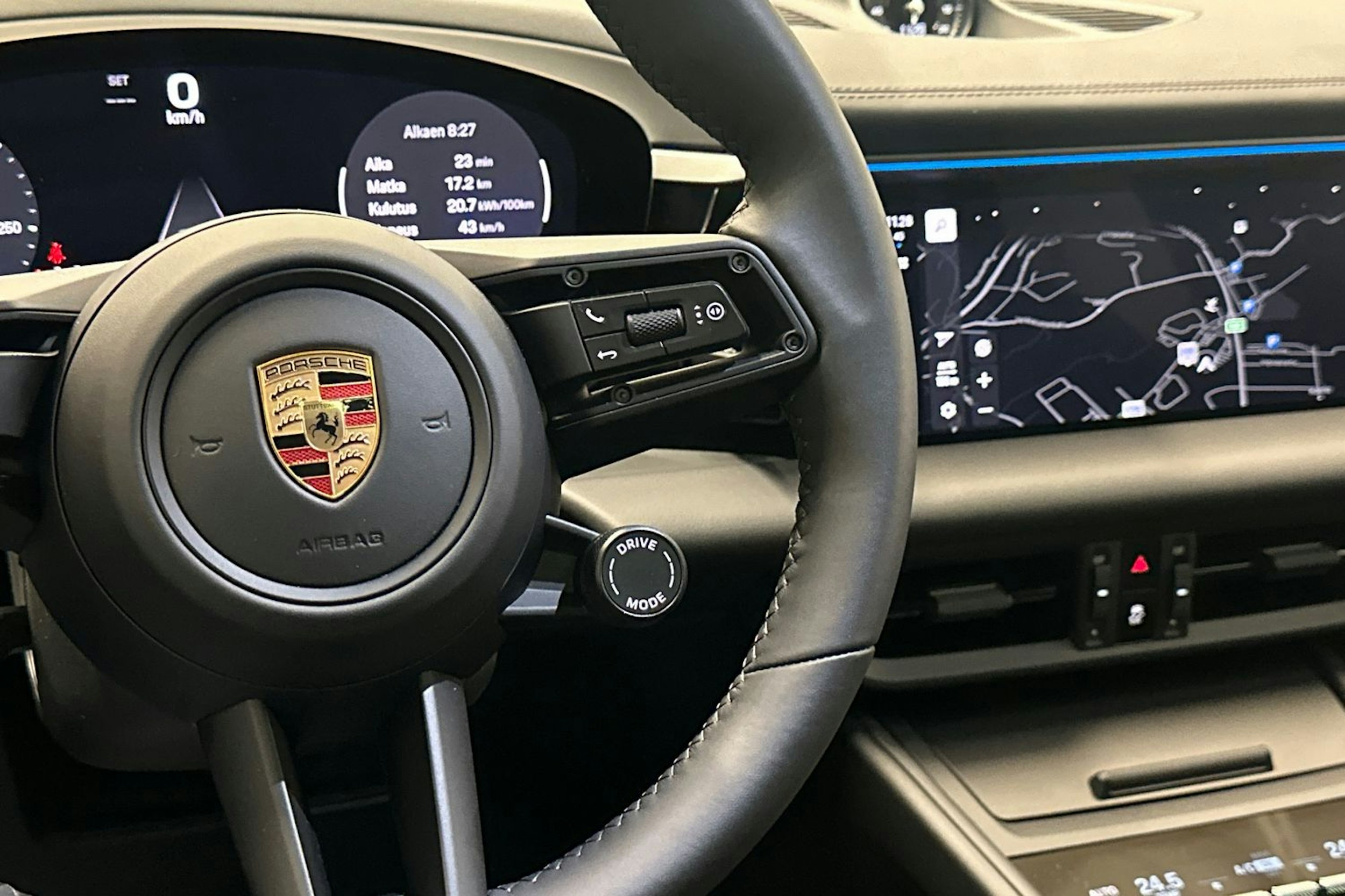 harmaa Porsche Macan 2025 kuva 11.