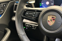 harmaa Porsche Macan 2025 kuva 12.