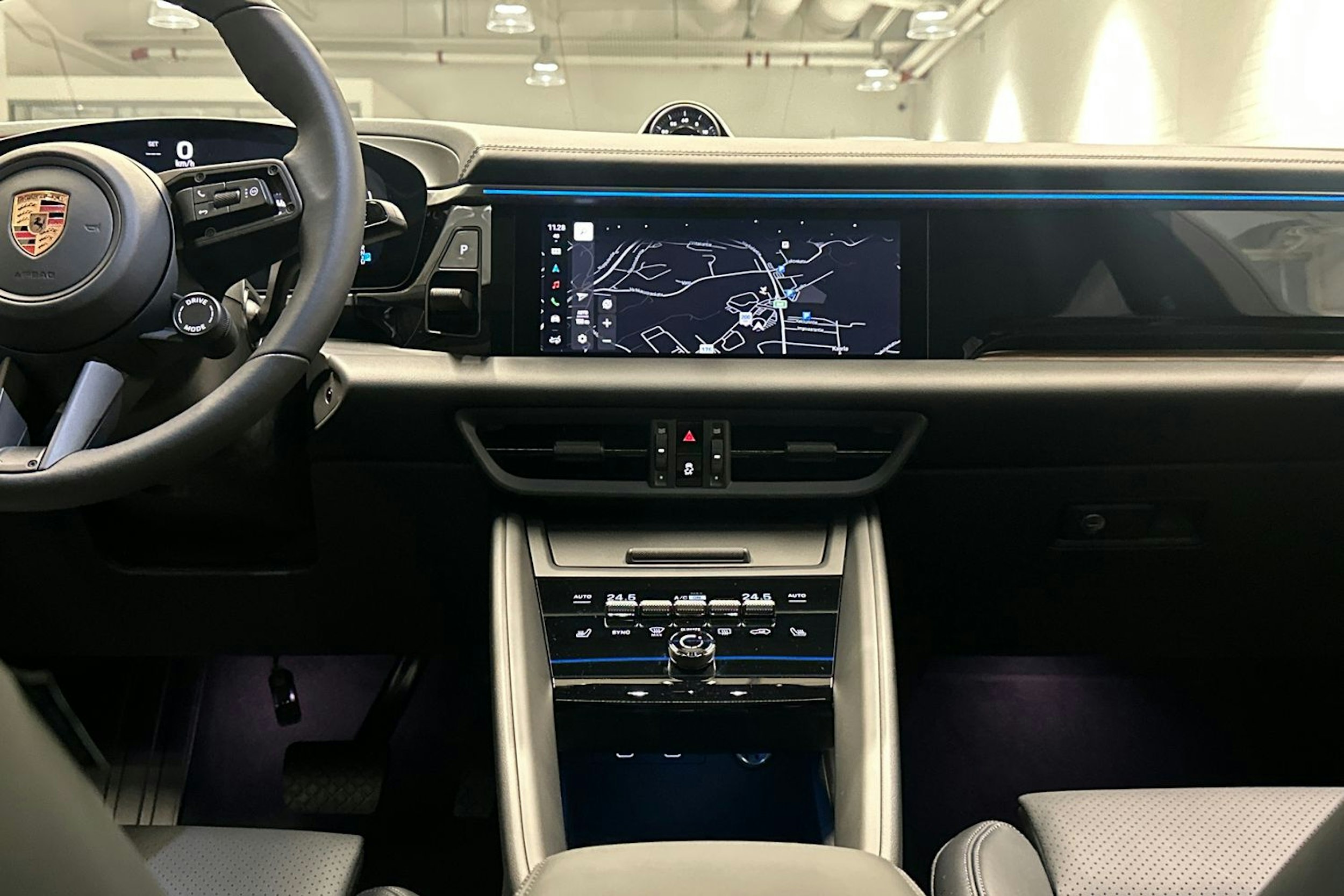 harmaa Porsche Macan 2025 kuva 13.