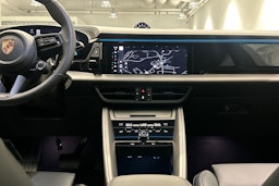 harmaa Porsche Macan 2025 kuva 13.