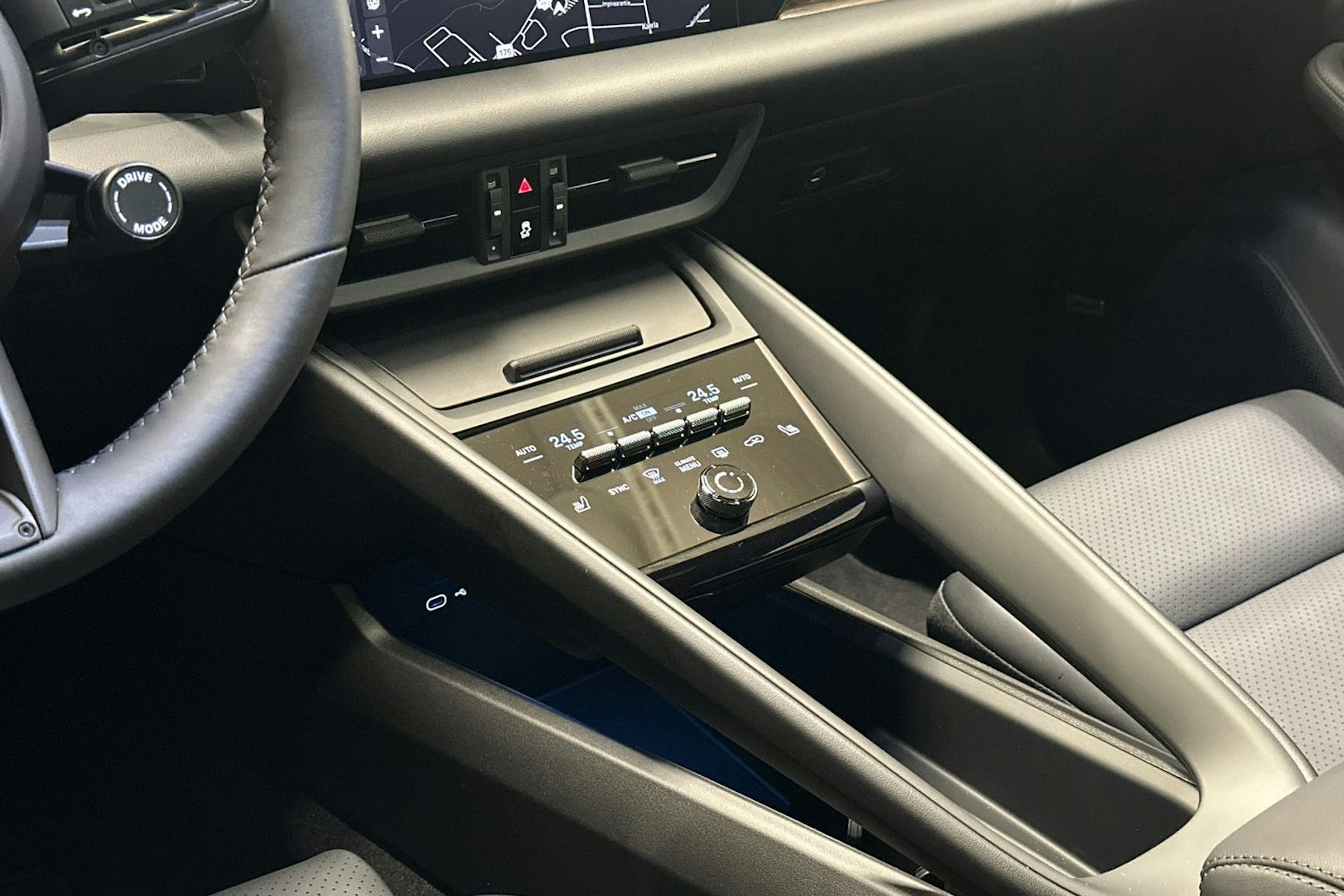 harmaa Porsche Macan 2025 kuva 14.