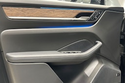 harmaa Porsche Macan 2025 kuva 15.