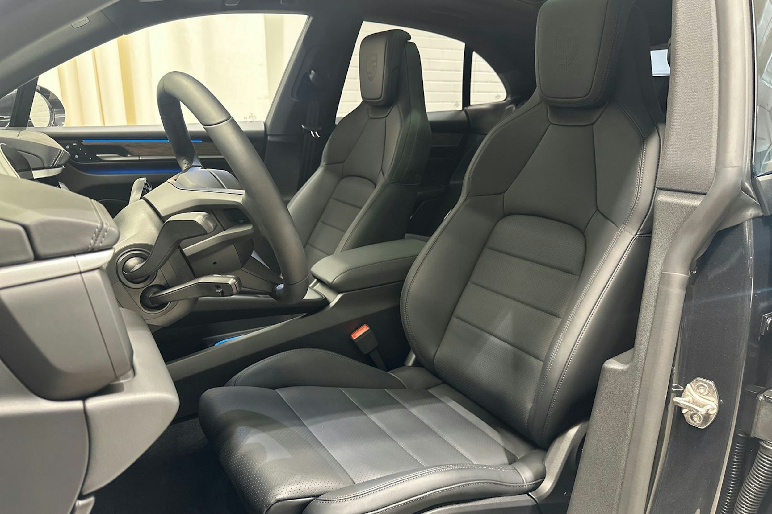 harmaa Porsche Macan 2025 kuva 18.