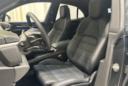 harmaa Porsche Macan 2025 kuva 18.