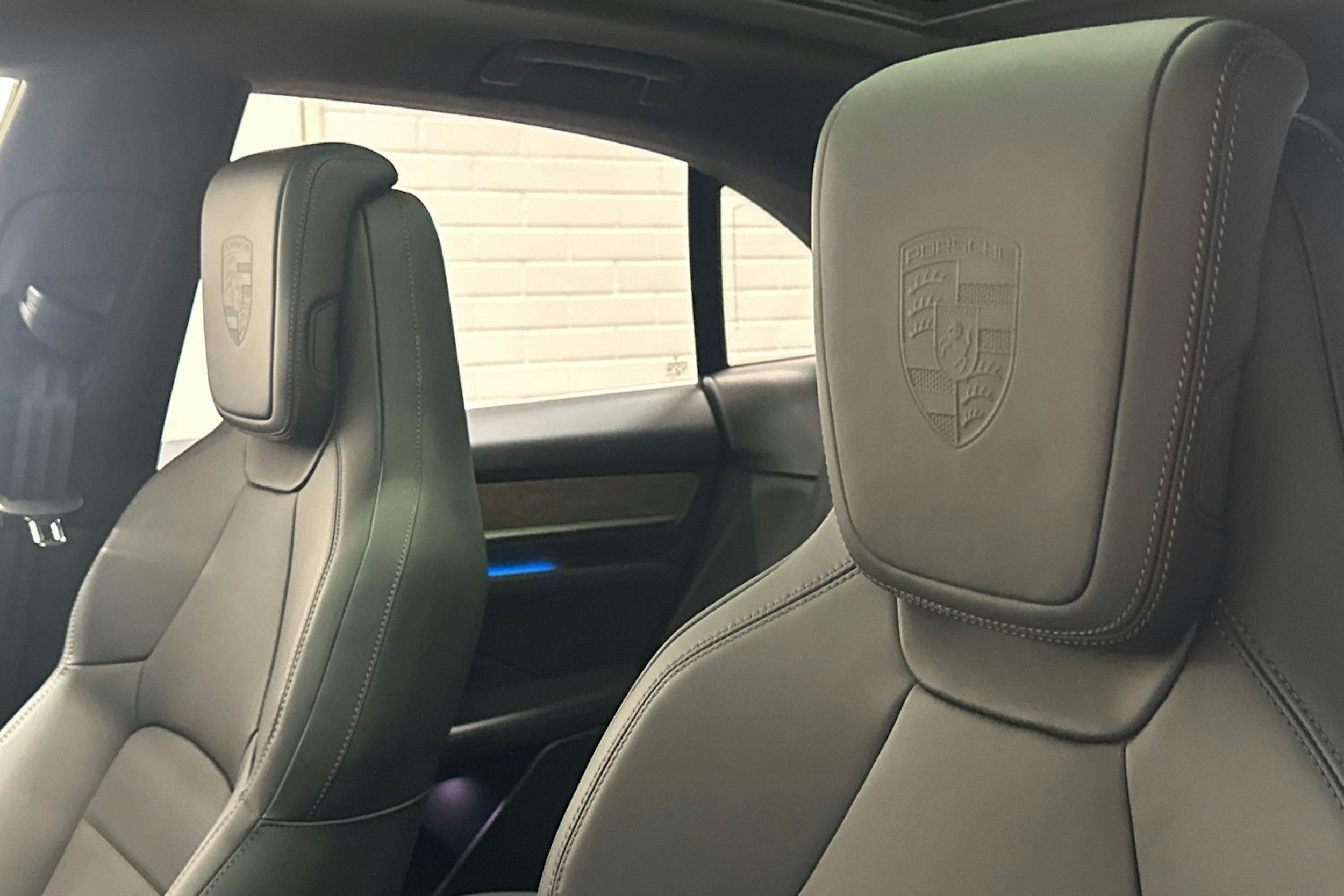 harmaa Porsche Macan 2025 kuva 19.