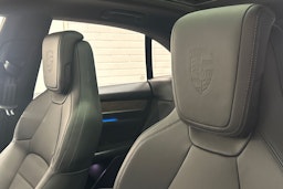 harmaa Porsche Macan 2025 kuva 19.