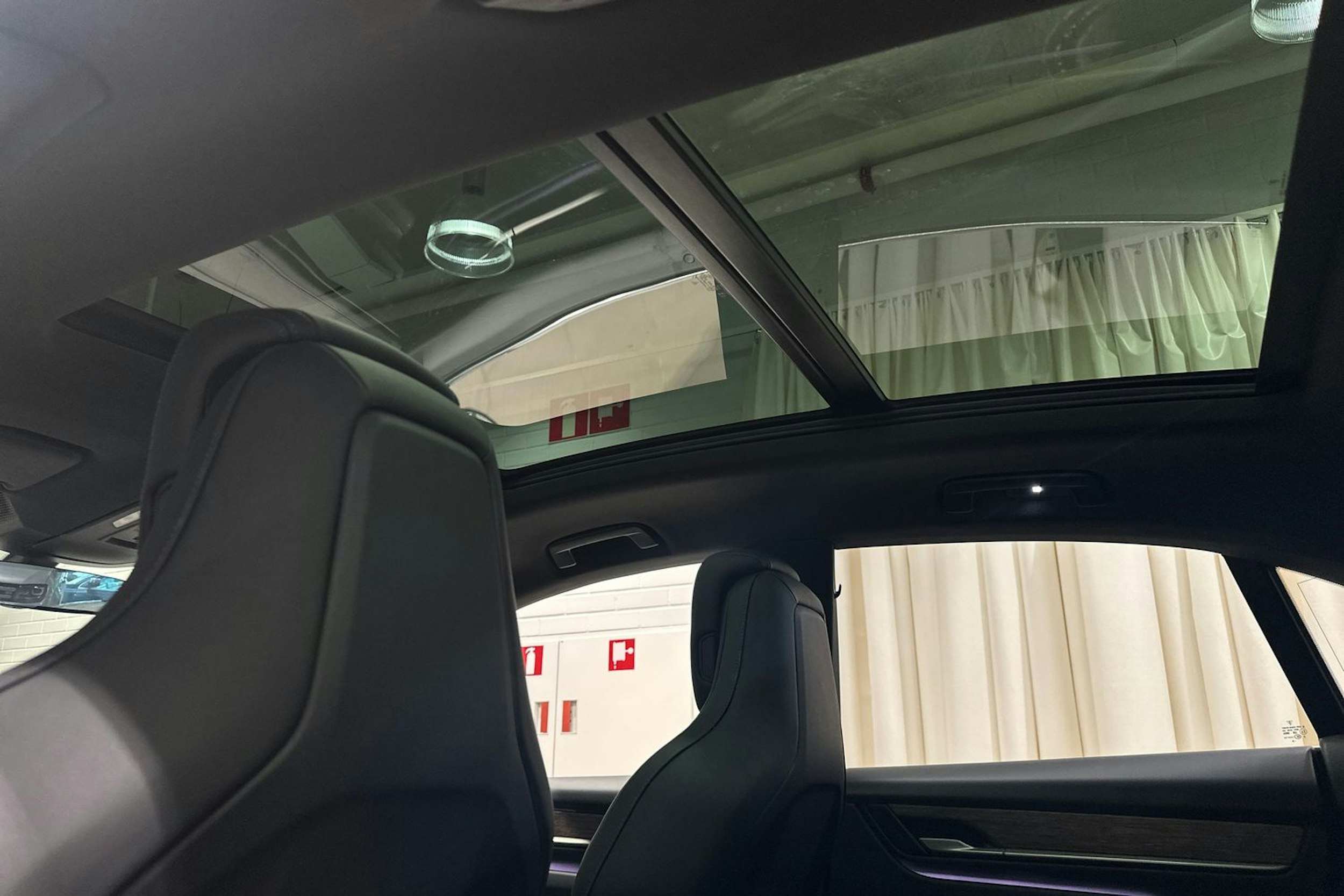 harmaa Porsche Macan 2025 kuva 20.