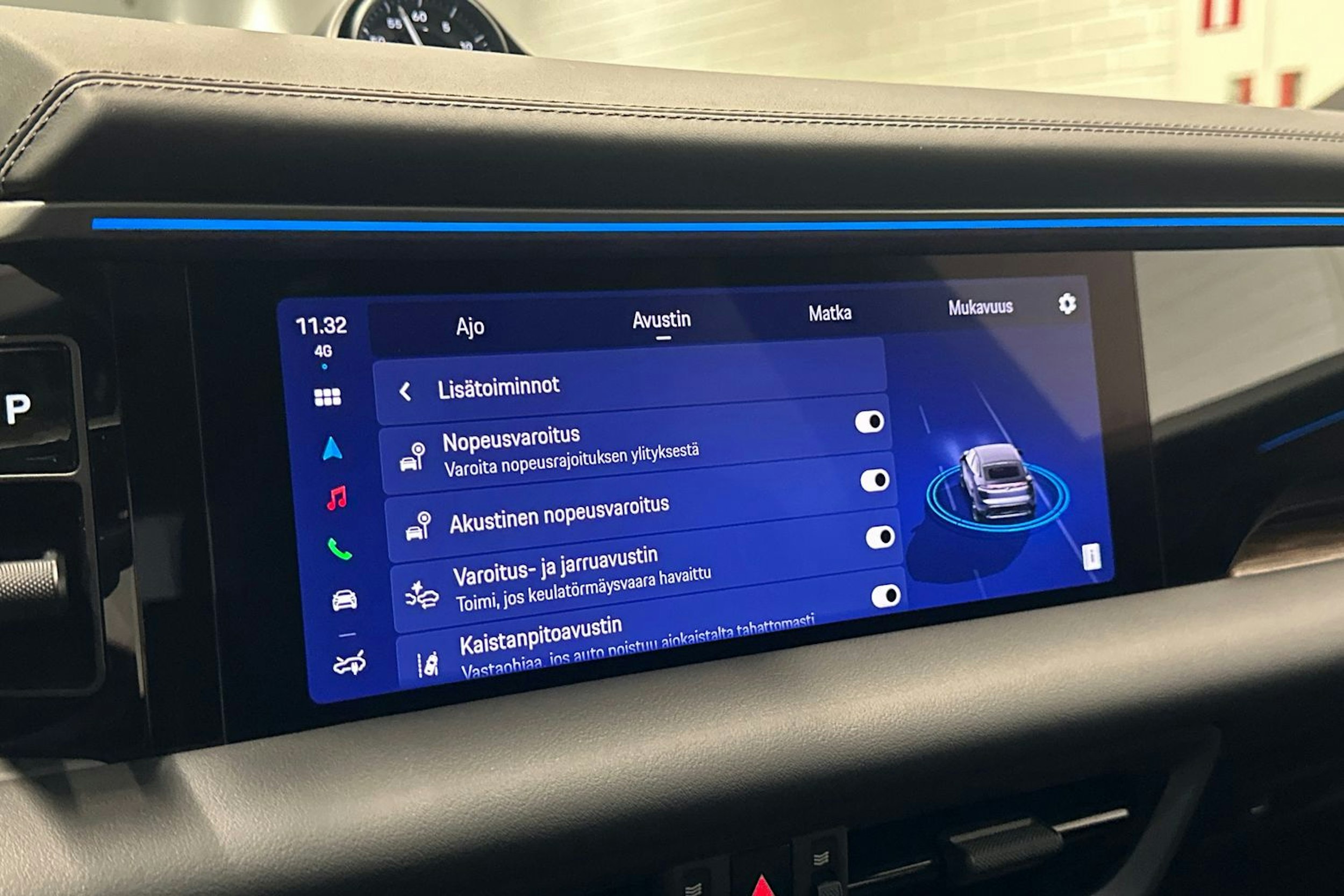 harmaa Porsche Macan 2025 kuva 22.