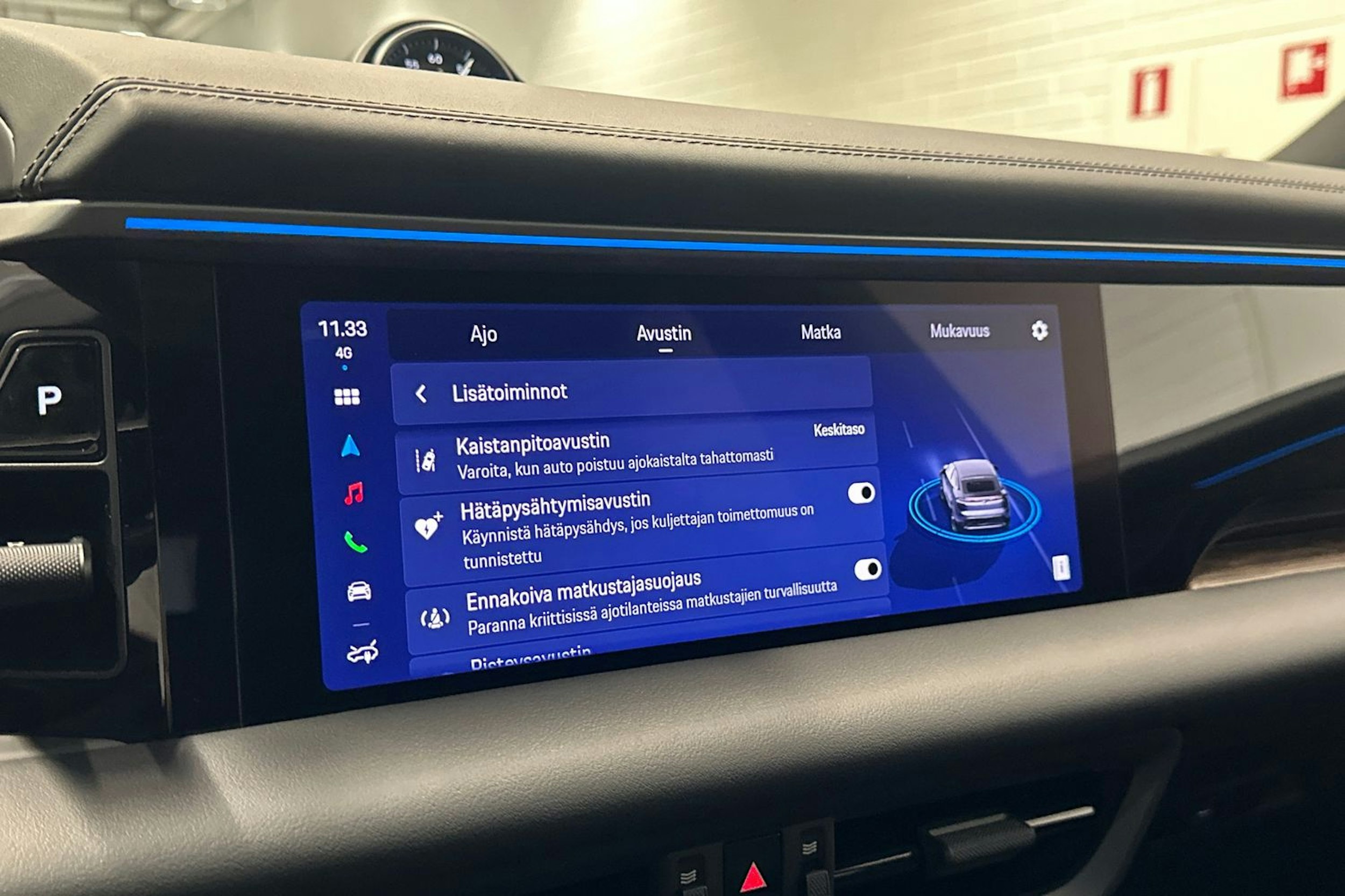 harmaa Porsche Macan 2025 kuva 23.