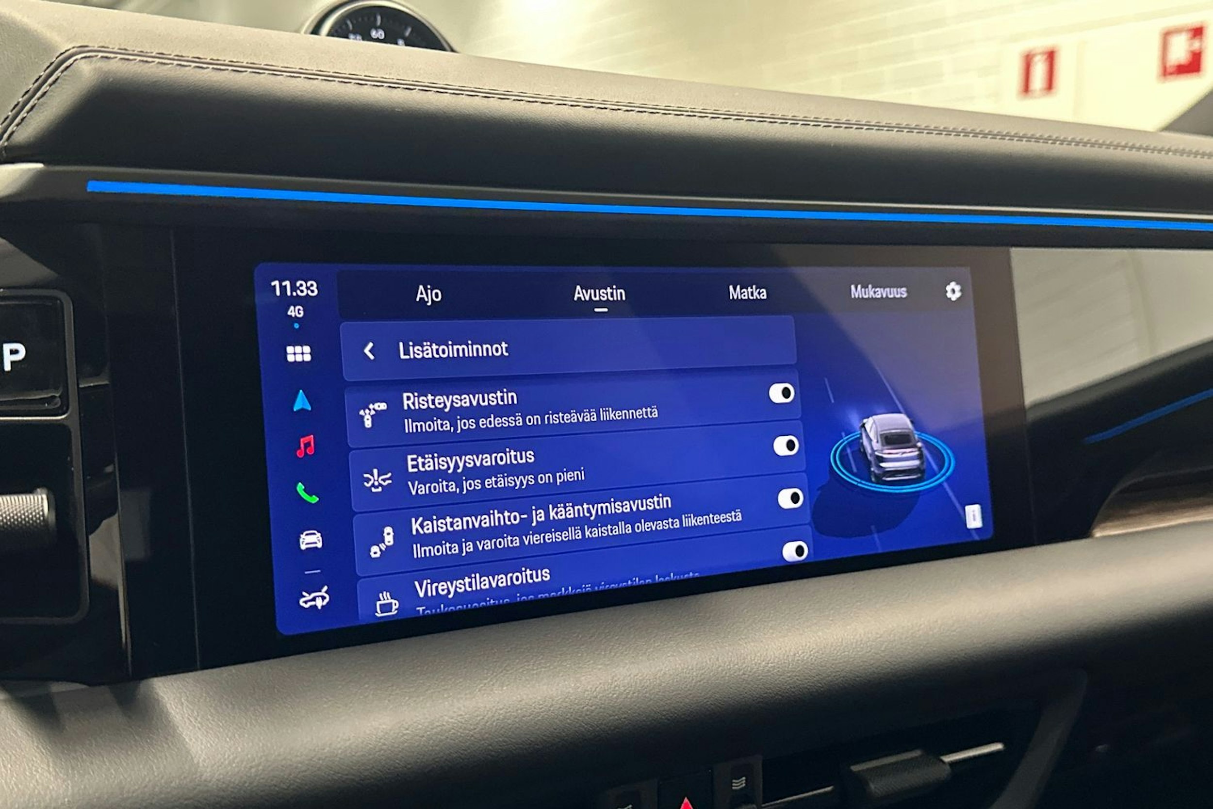 harmaa Porsche Macan 2025 kuva 24.