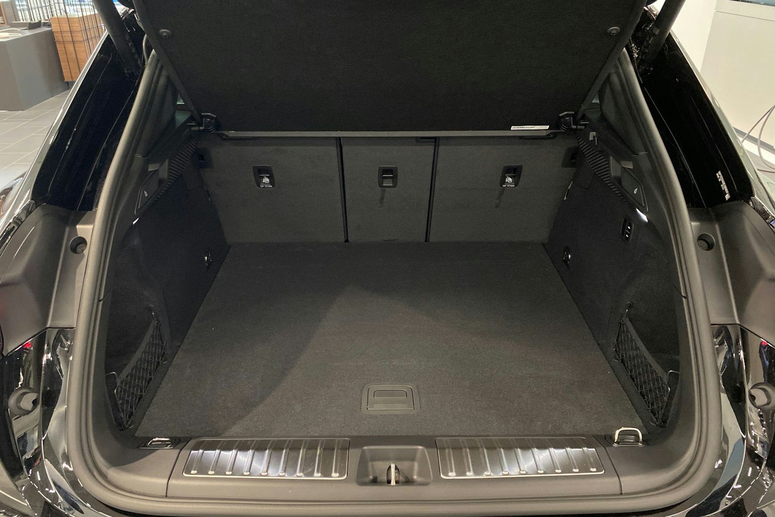 musta Porsche Macan 2025 kuva 11.