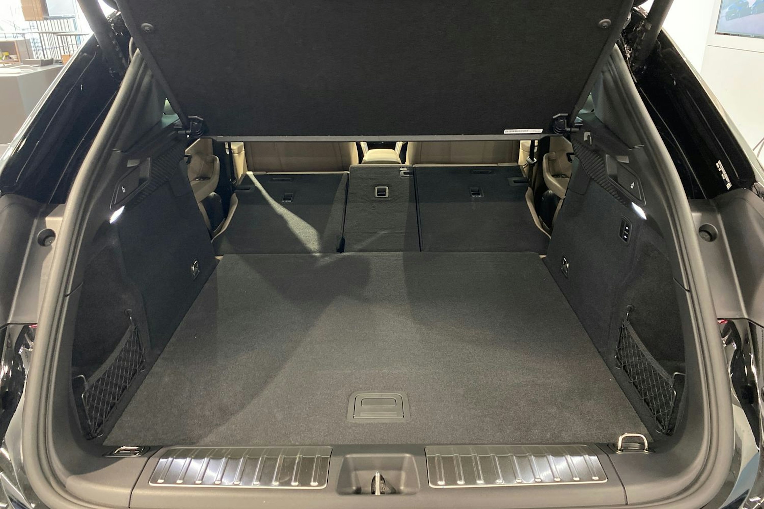 musta Porsche Macan 2025 kuva 13.